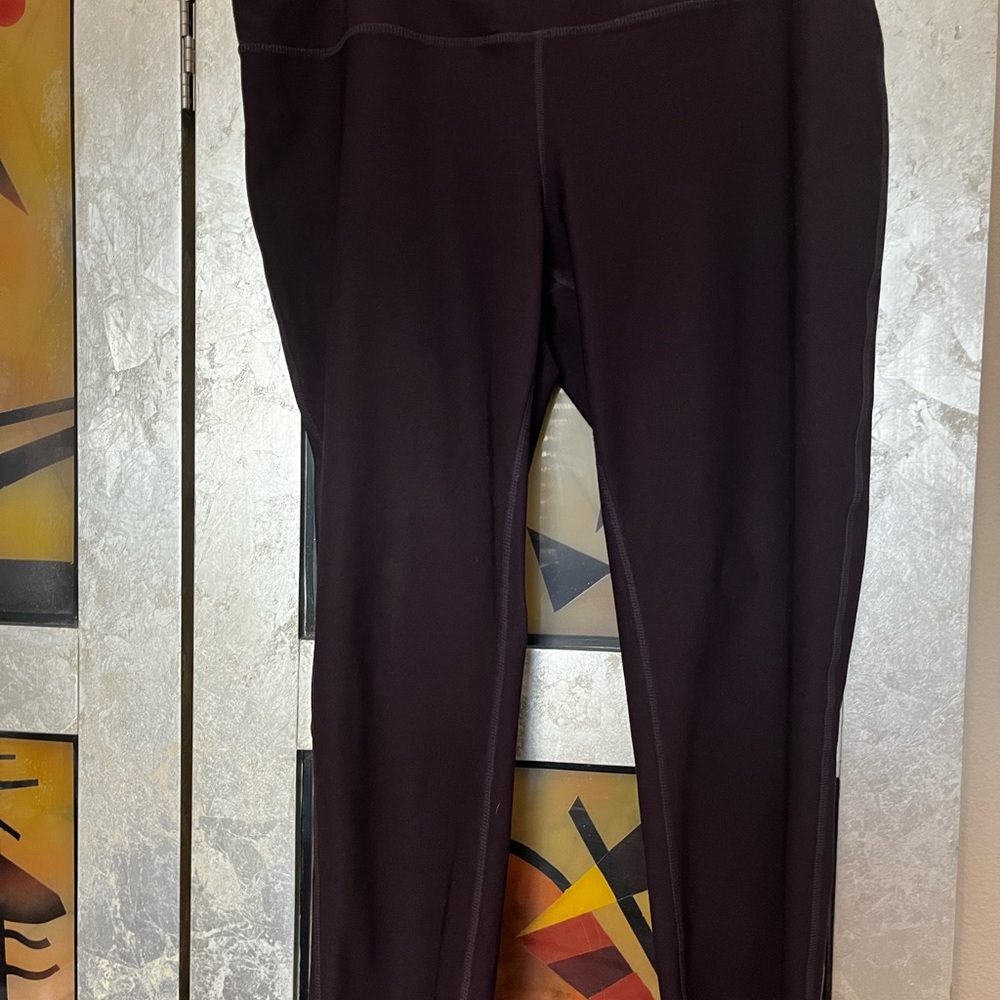 Mondetta Women's black berry Capris